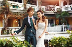 婚紗店應(yīng)根椐新娘的體形來(lái)設(shè)定婚紗的款式